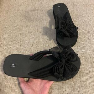 Black wedges with bow accent
